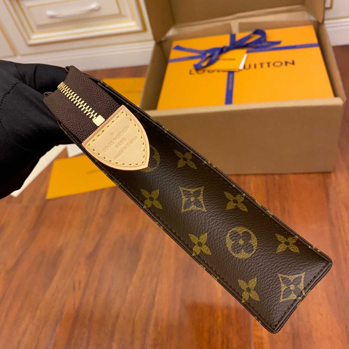 Louis Vuitton Toiletry Pouch (25x20x5.5CM)     M47542 - PerfectKickZ