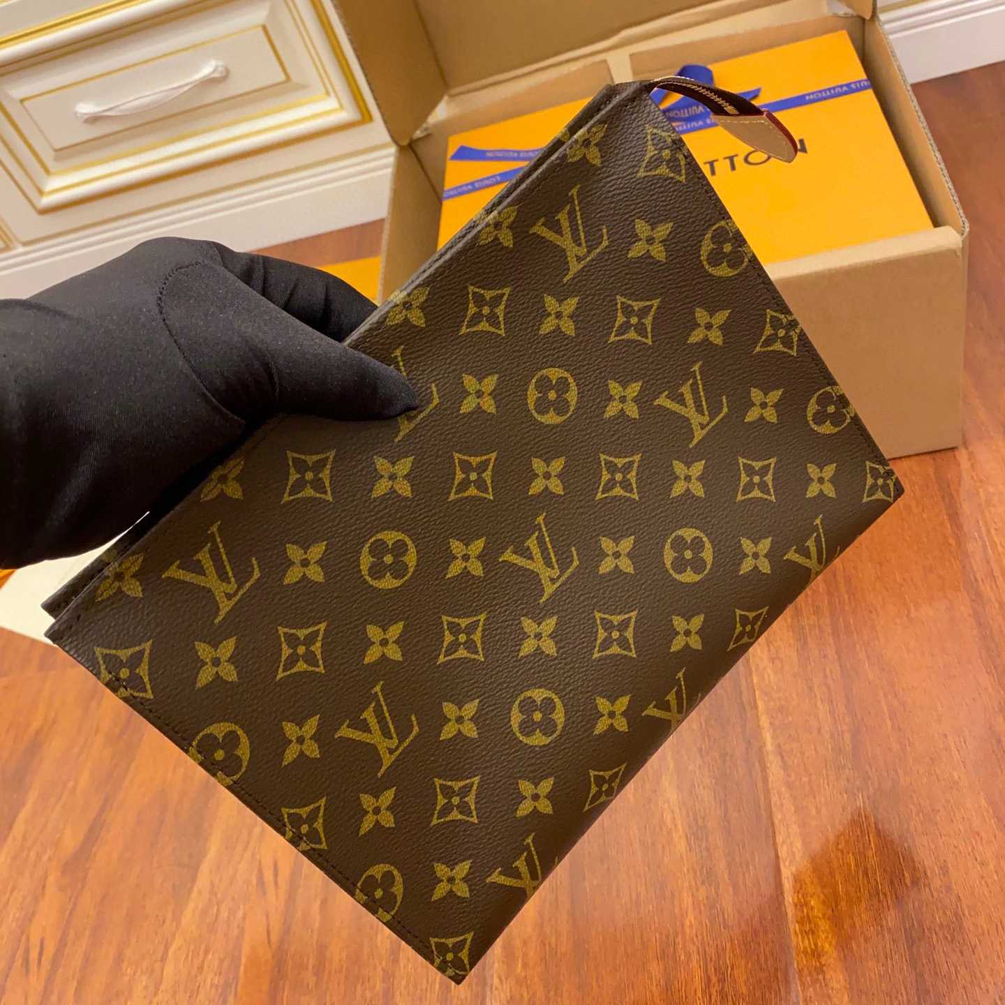Louis Vuitton Toiletry Pouch (25x20x5.5CM)     M47542 - PerfectKickZ