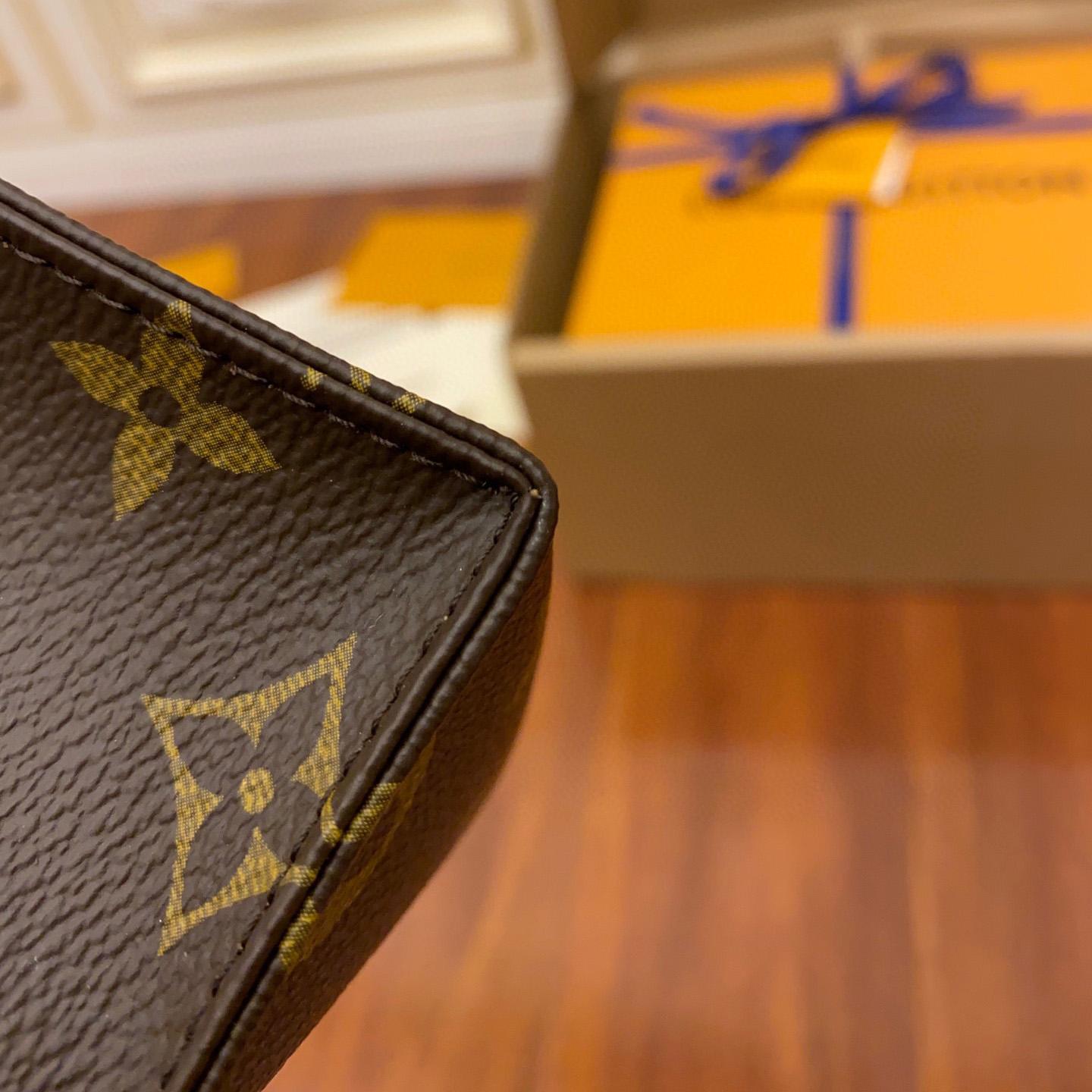 Louis Vuitton Toiletry Pouch (25x20x5.5CM)     M47542 - PerfectKickZ