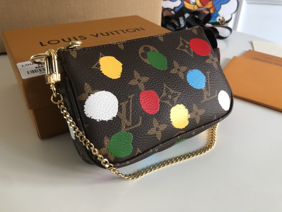 Louis Vuitton LV x YK Mini Pochette Accessoires(14 x 9 x 2cm)        M81866 - PerfectKickZ