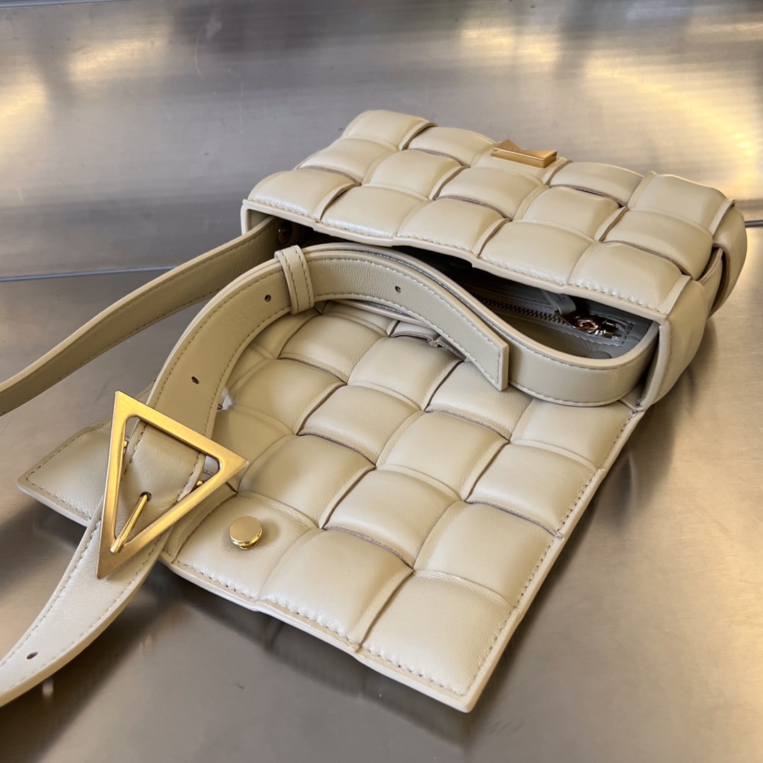 Bottega Veneta Small Padded Cassette - 
