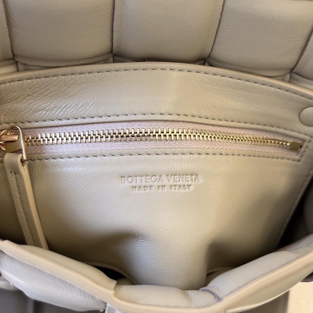 Bottega Veneta Small Padded Cassette - 