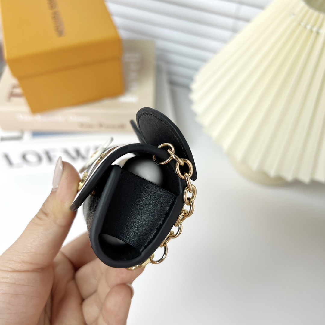 Louis Vuitton Panda Earpods Case    GI0861 - PerfectKickZ