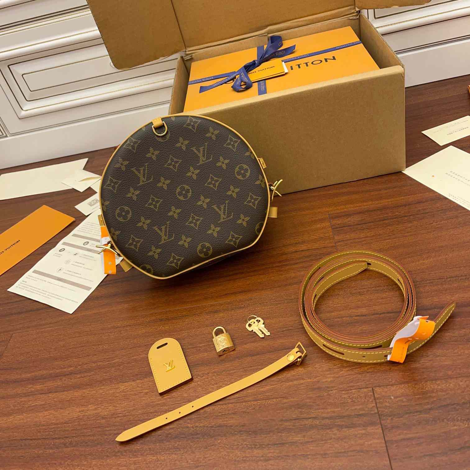 Louis Vuitton Boite Chapeau Souple MM   M45647 - PerfectKickZ