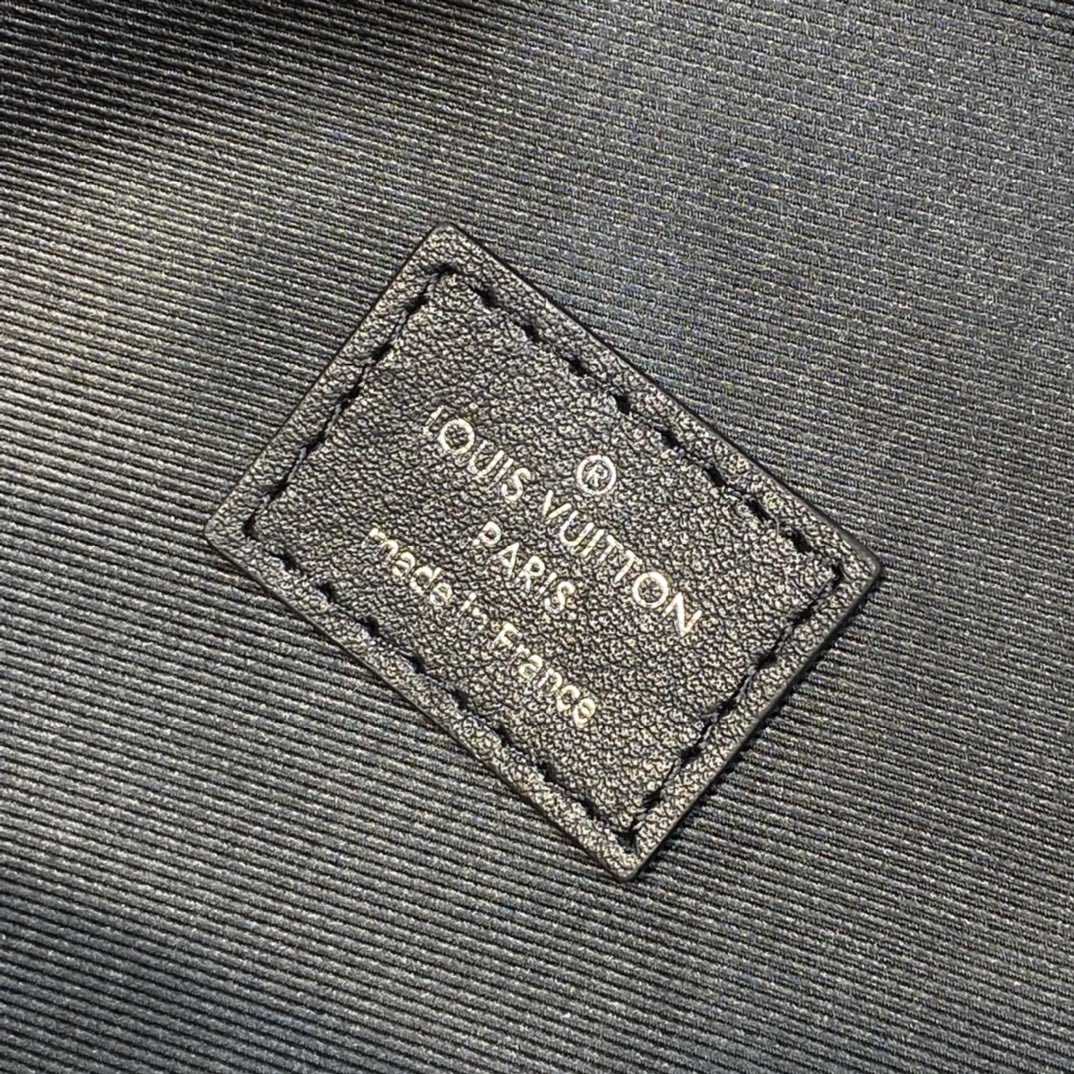 Louis Vuitton Discovery Backpack   M45218 - PerfectKickZ