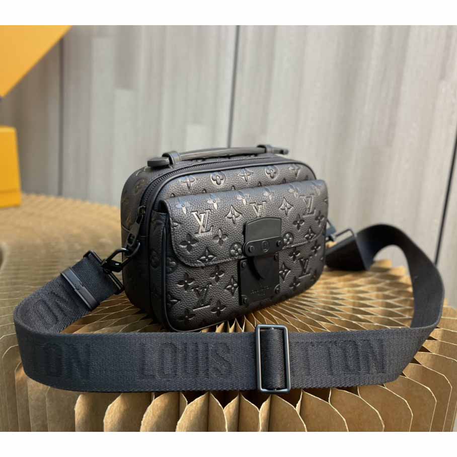 Louis VuittonS Lock Messenger   (22 x 18 x 8cm)   M58489 - PerfectKickZ