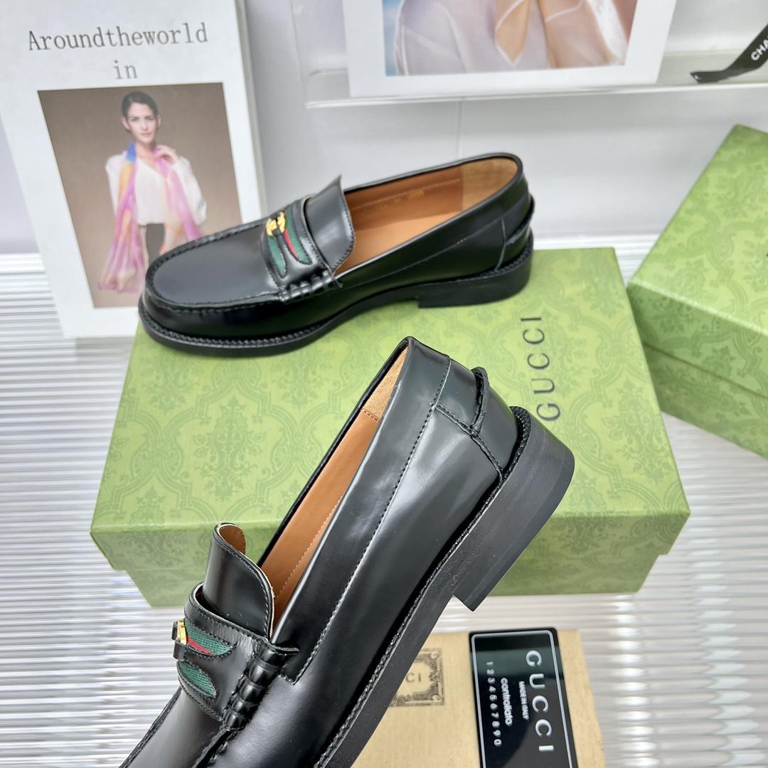 Gucci Loafer With Interlocking G - 