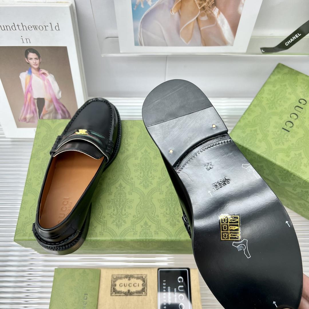 Gucci Loafer With Interlocking G - 