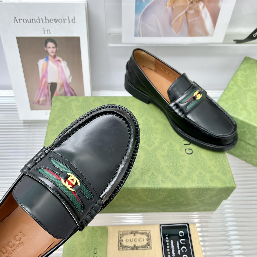 Gucci Loafer With Interlocking G - 