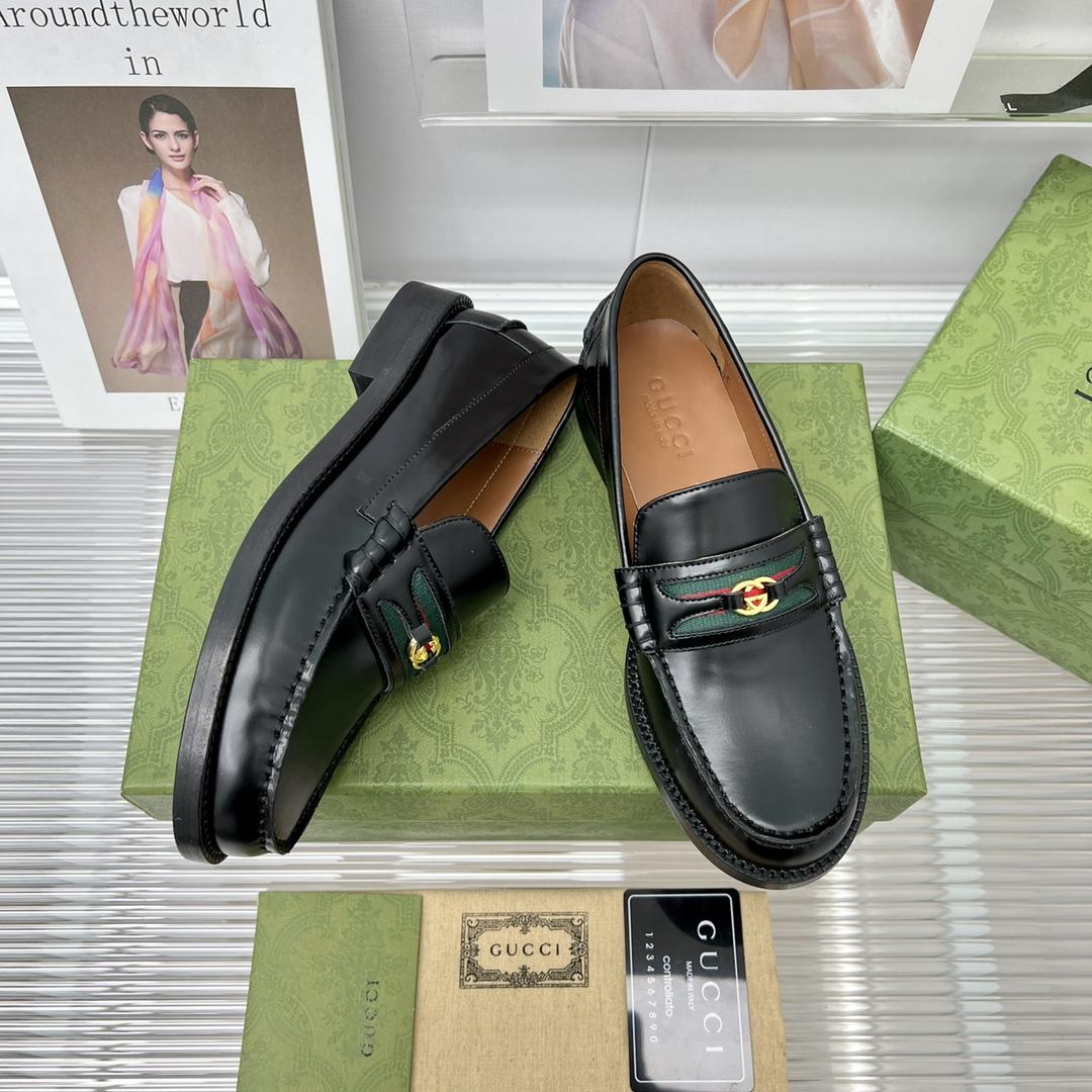 Gucci Loafer With Interlocking G - 