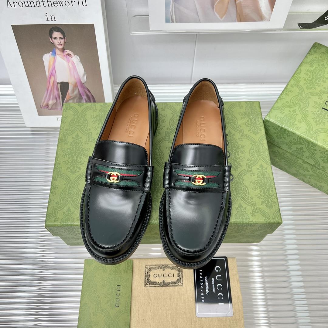 Gucci Loafer With Interlocking G - 