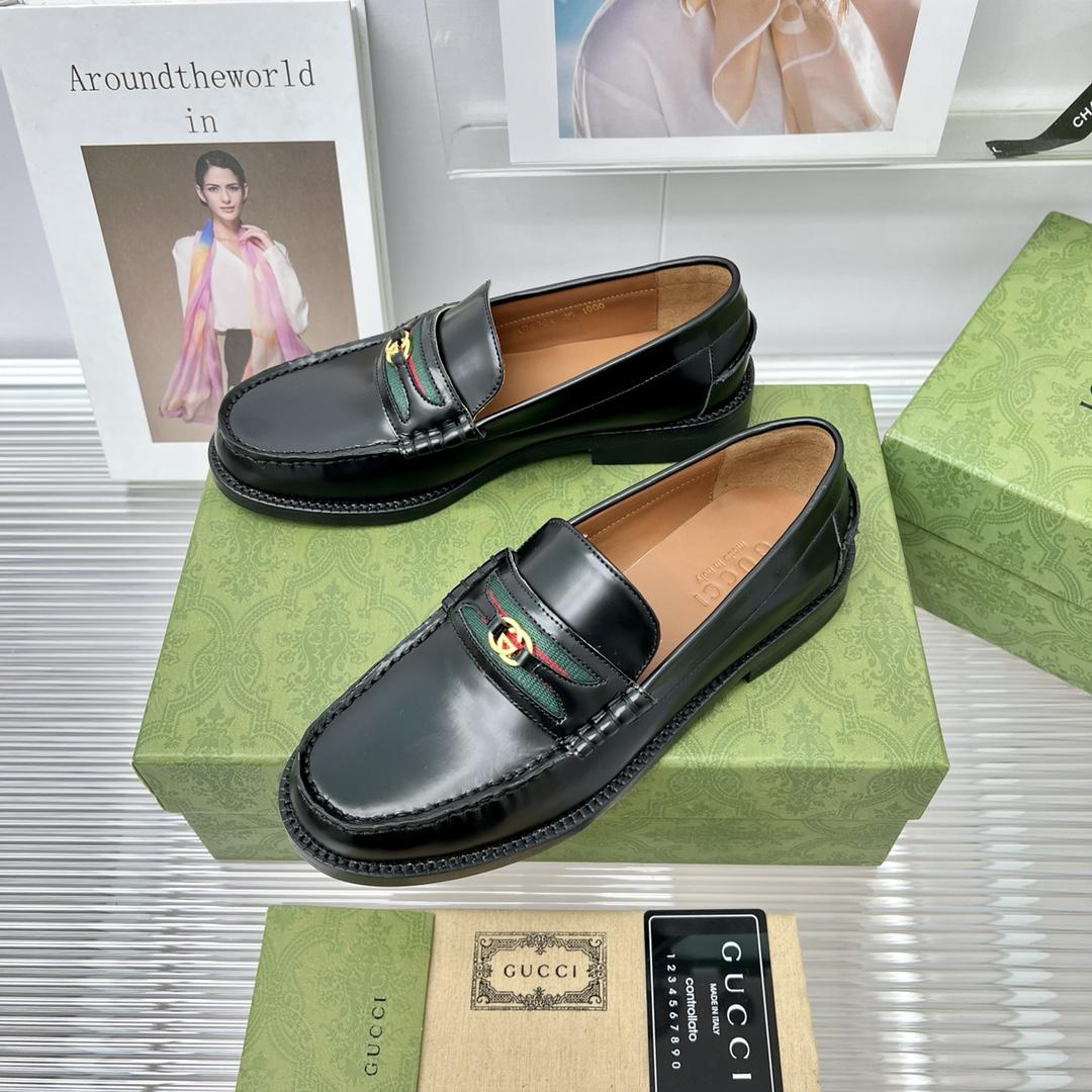 Gucci Loafer With Interlocking G - 