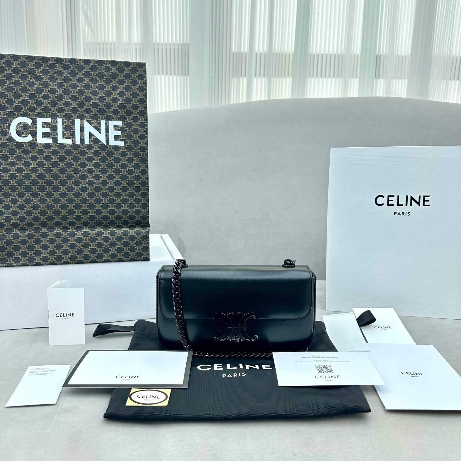 Celine Chain Shoulder Bag Triomphe In Shiny Calfskin - 