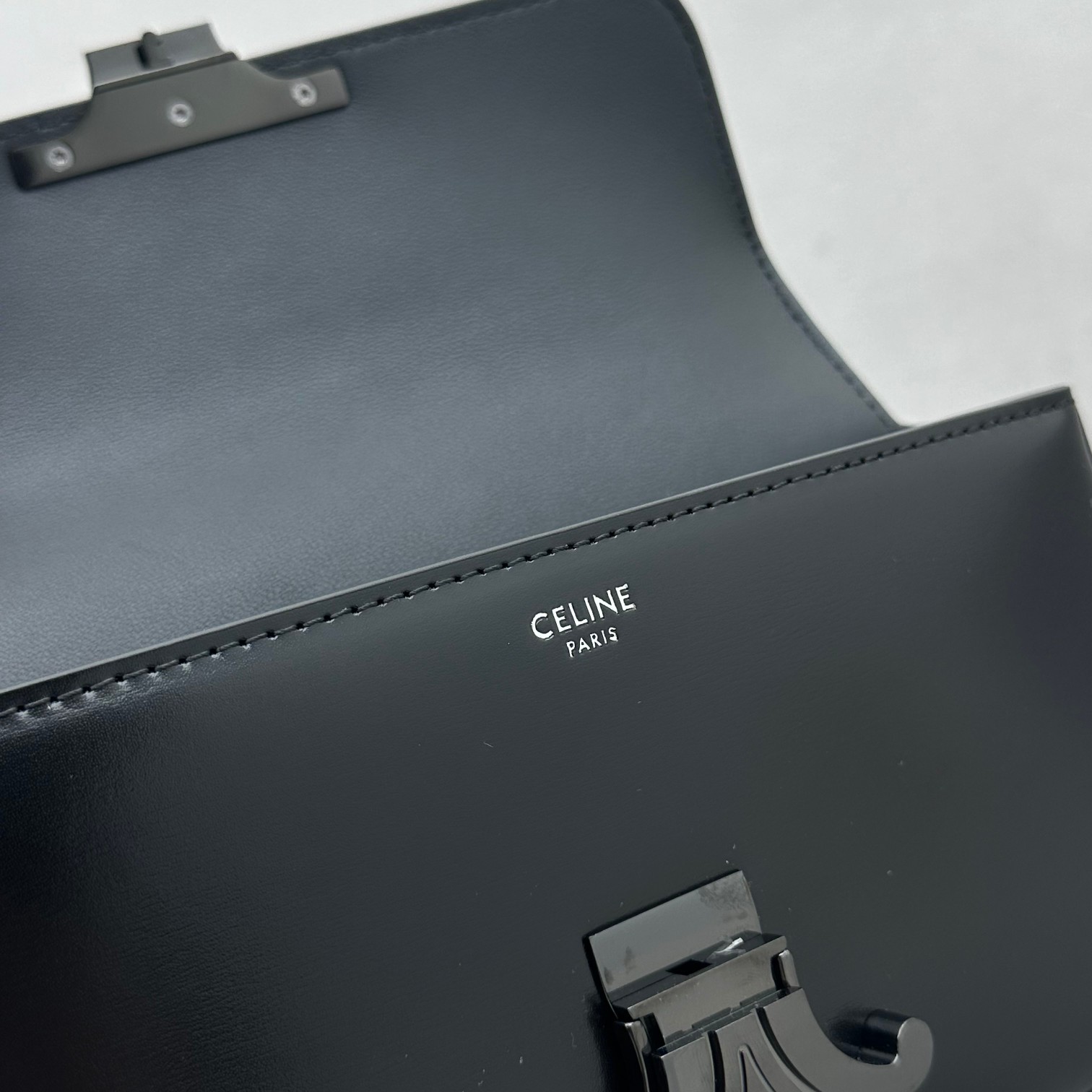 Celine Chain Shoulder Bag Triomphe In Shiny Calfskin - 