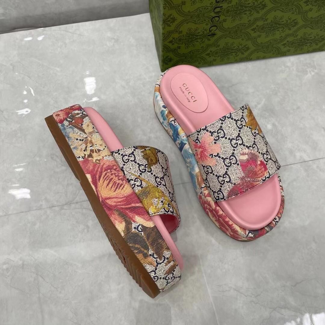 Gucci Online Exclusive Women's Flora Sandal - PerfectKickZ
