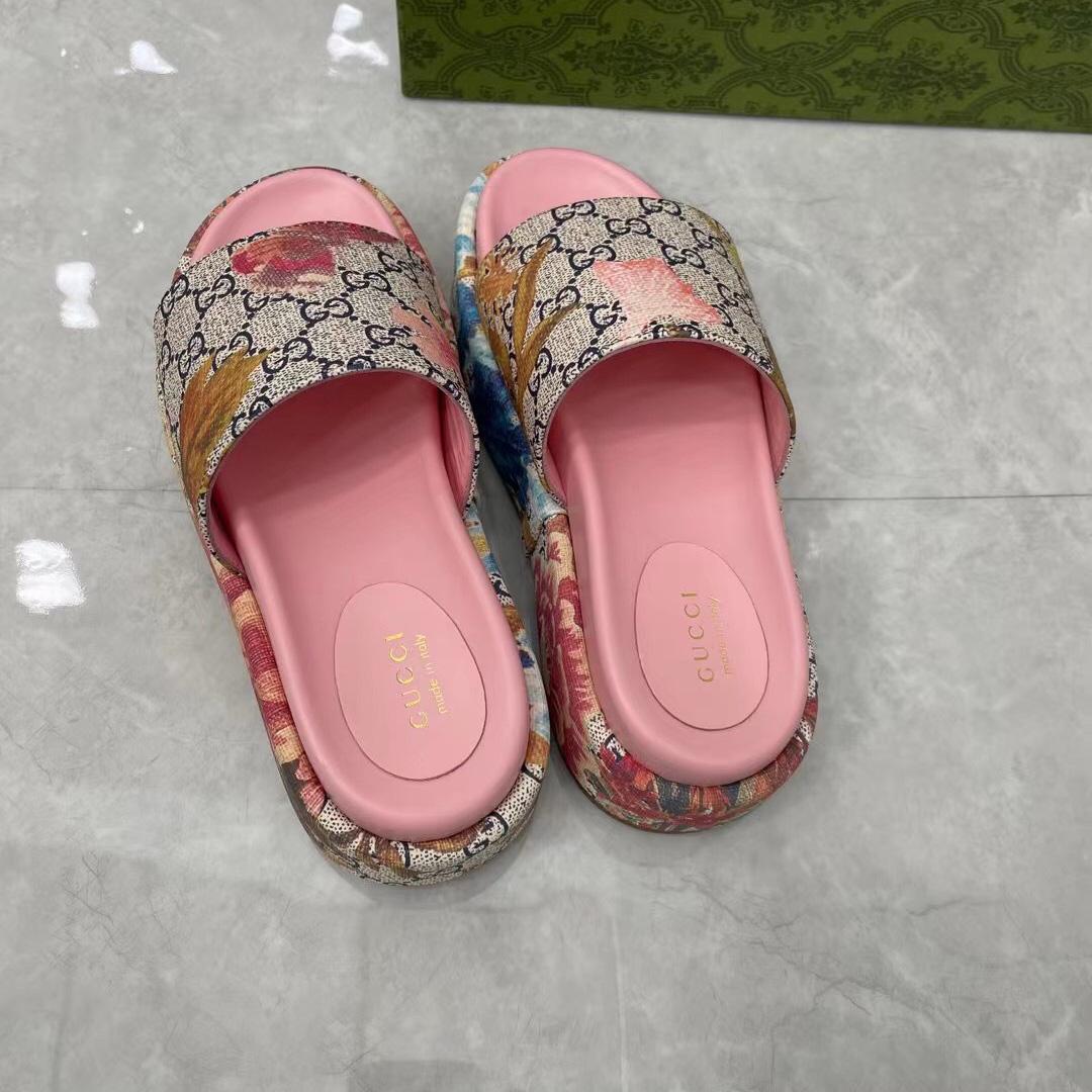 Gucci Online Exclusive Women's Flora Sandal - PerfectKickZ