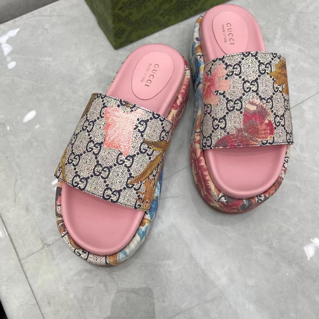 Gucci Online Exclusive Women's Flora Sandal - PerfectKickZ
