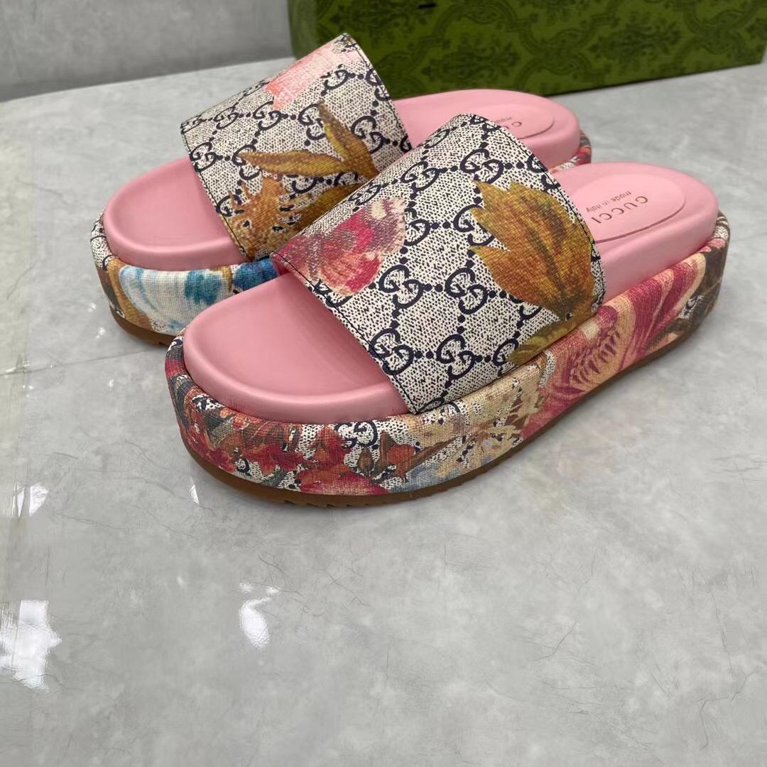 Gucci Online Exclusive Women's Flora Sandal - PerfectKickZ