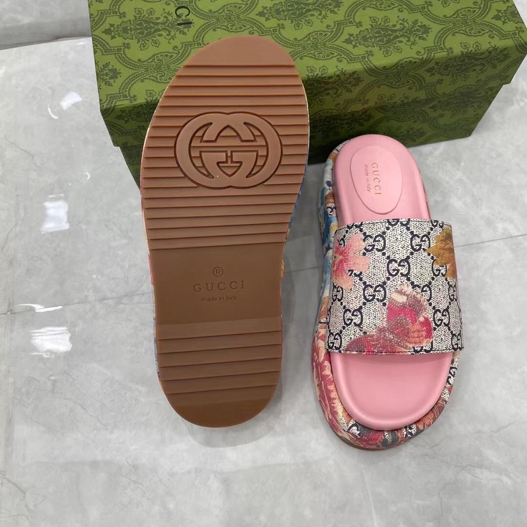 Gucci Online Exclusive Women's Flora Sandal - PerfectKickZ