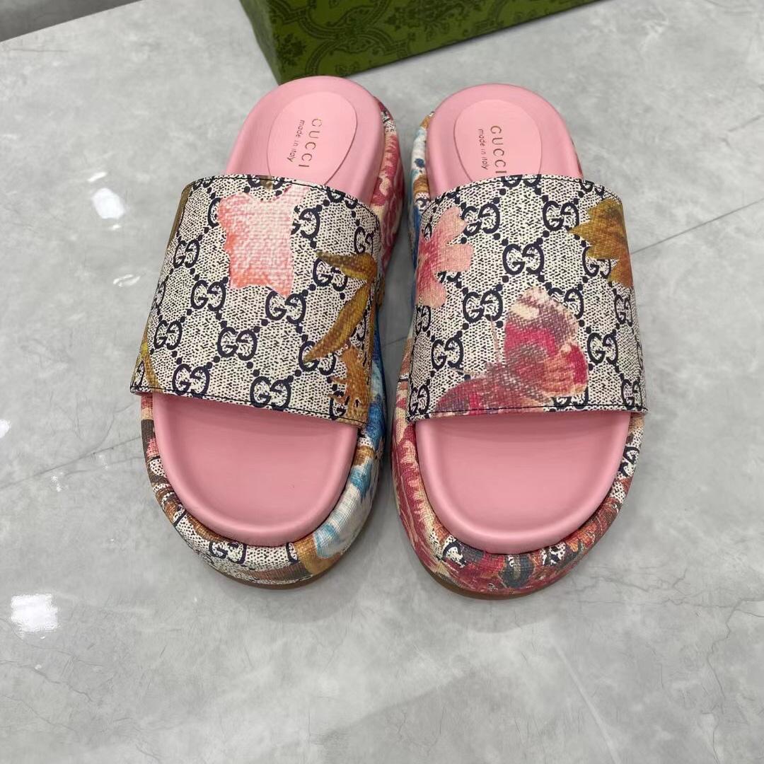 Gucci Online Exclusive Women's Flora Sandal - PerfectKickZ
