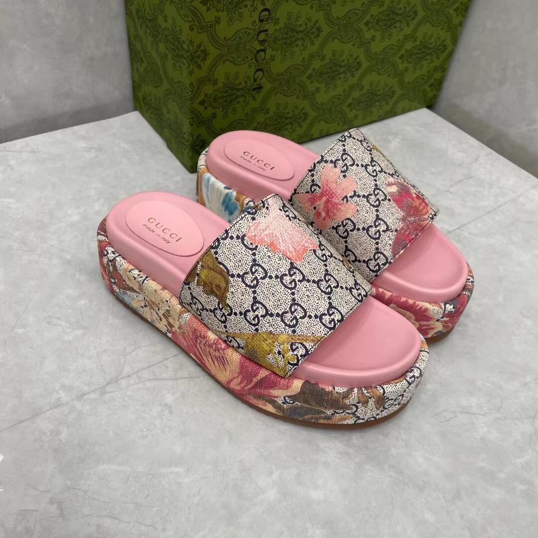 Gucci Online Exclusive Women's Flora Sandal - PerfectKickZ