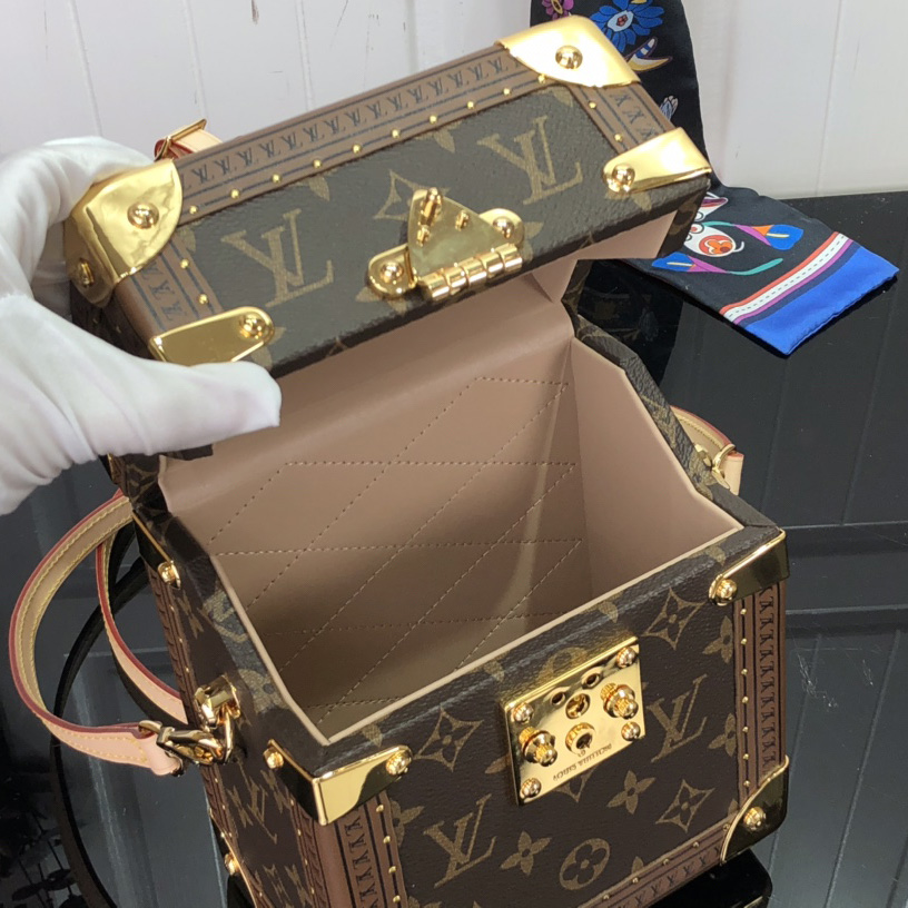 Louis Vuitton Box Monogram Canvas  M10079 - 