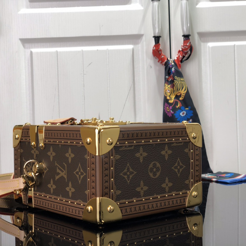 Louis Vuitton Box Monogram Canvas  M10079 - 
