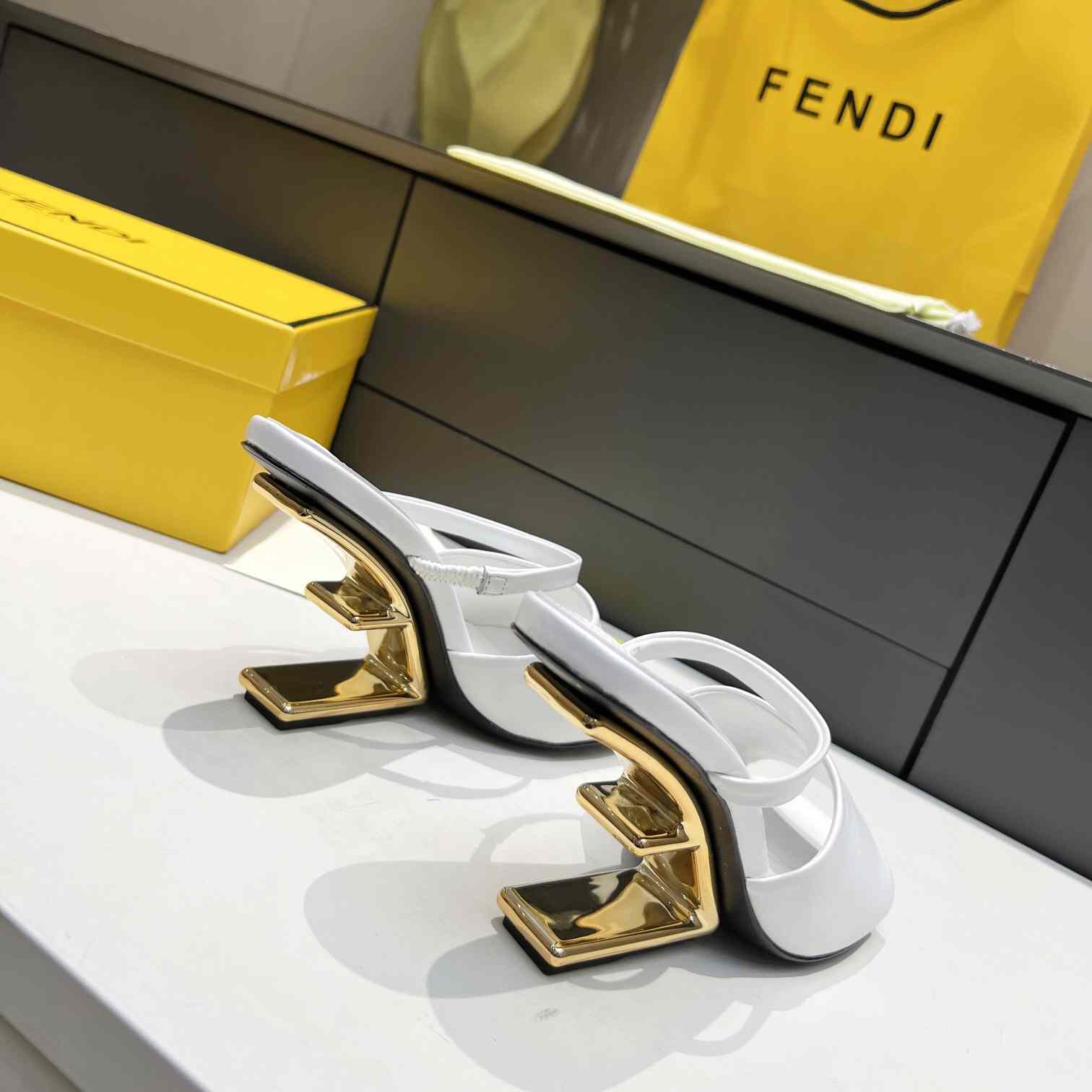 Fendi First White Leather High-Heeled Sandals - 