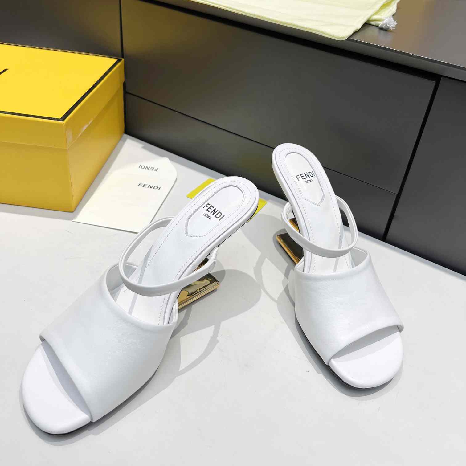 Fendi First White Leather High-Heeled Sandals - 