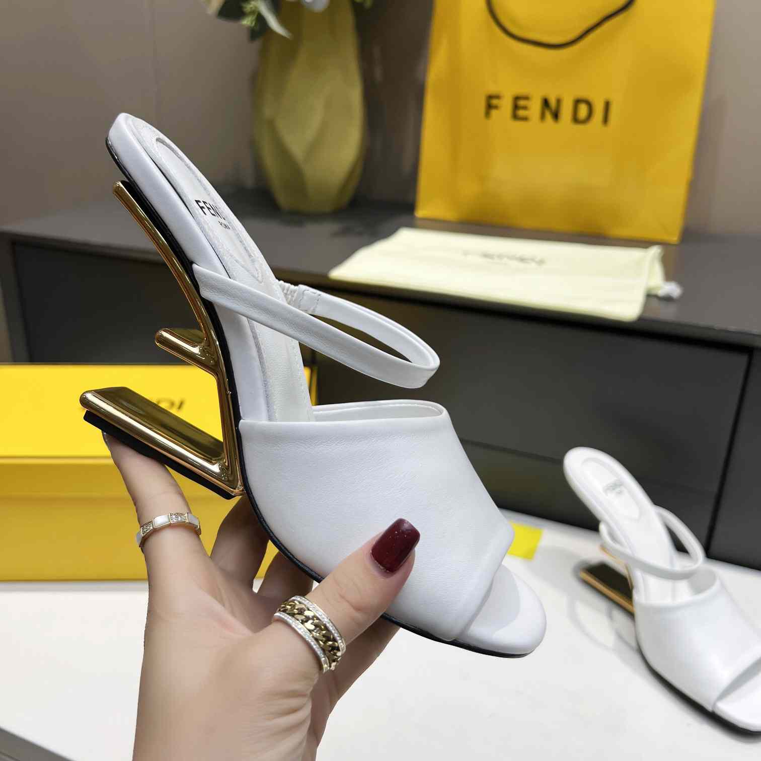 Fendi First White Leather High-Heeled Sandals - 