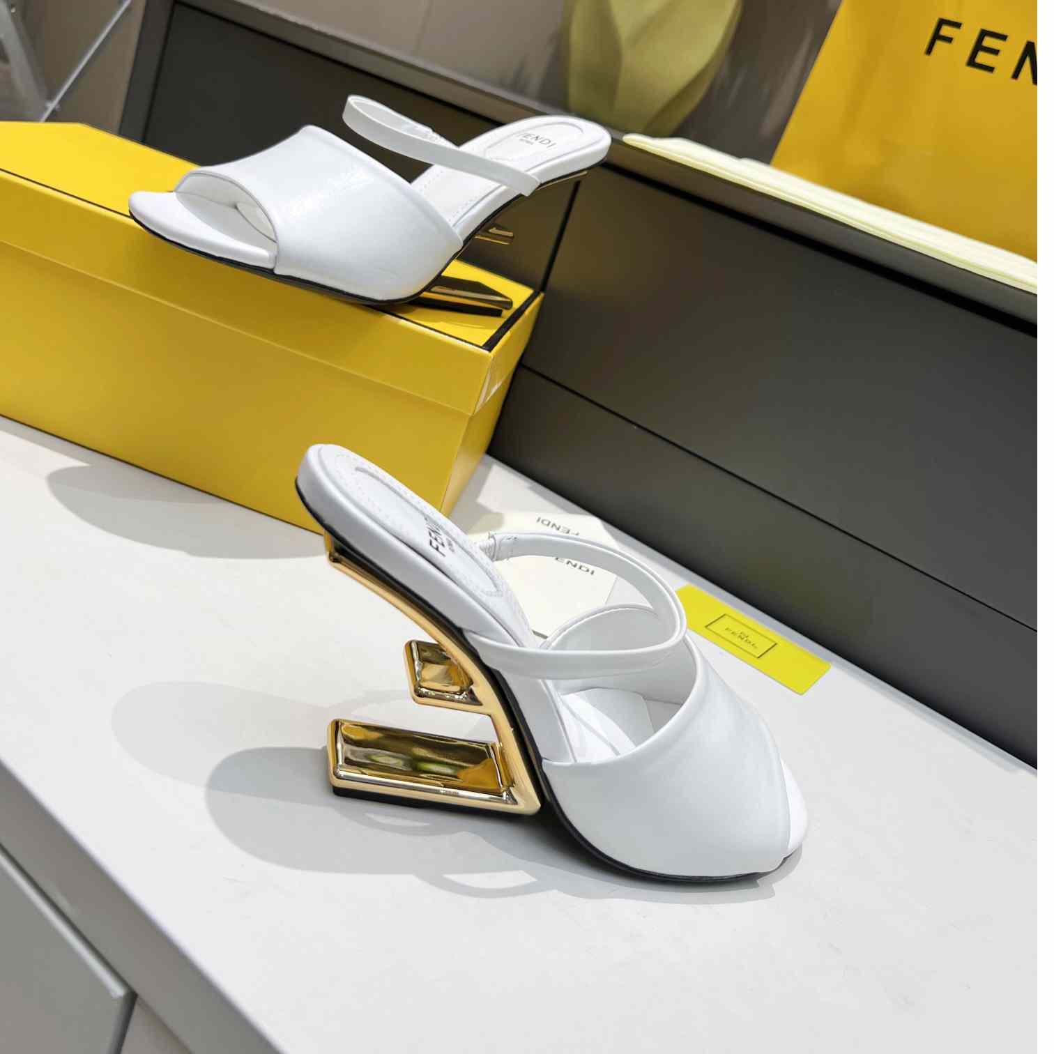Fendi First White Leather High-Heeled Sandals - 