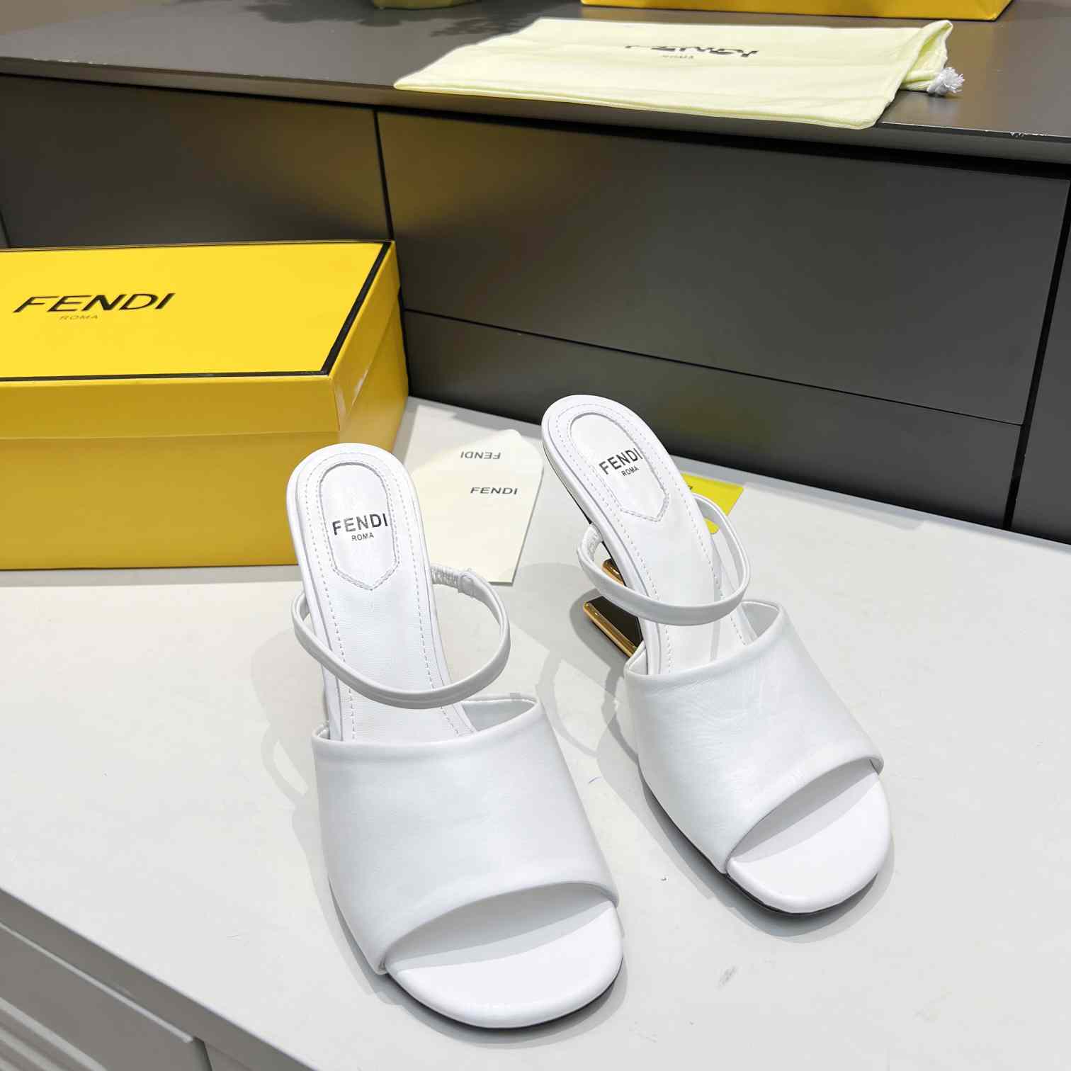Fendi First White Leather High-Heeled Sandals - 
