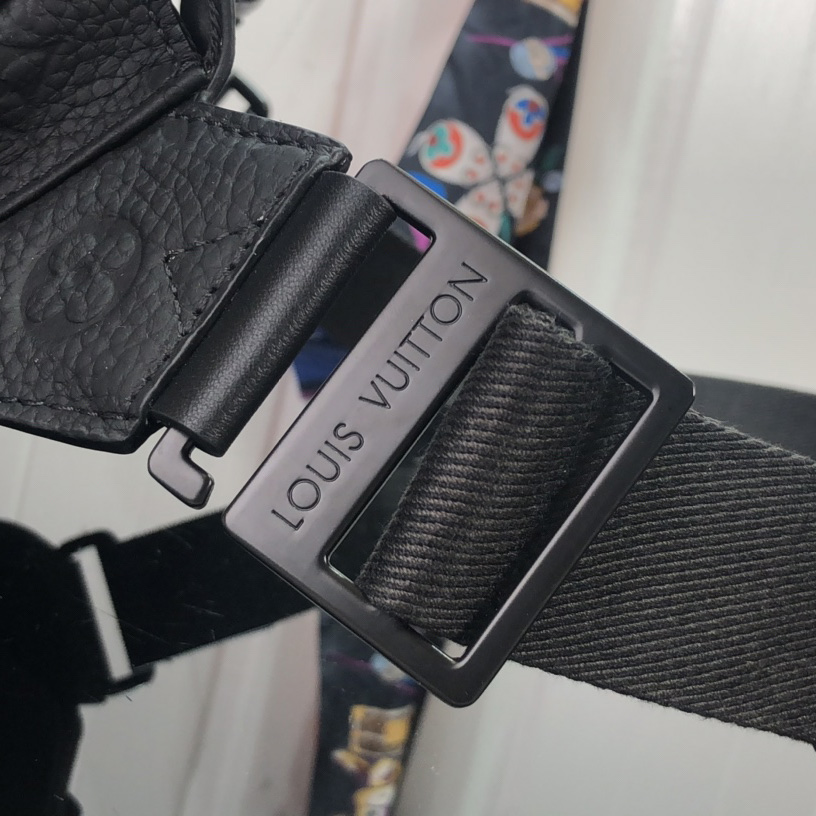 Louis Vuitton S Lock Sling Bag  (21-15-4cm)   M58487 - PerfectKickZ