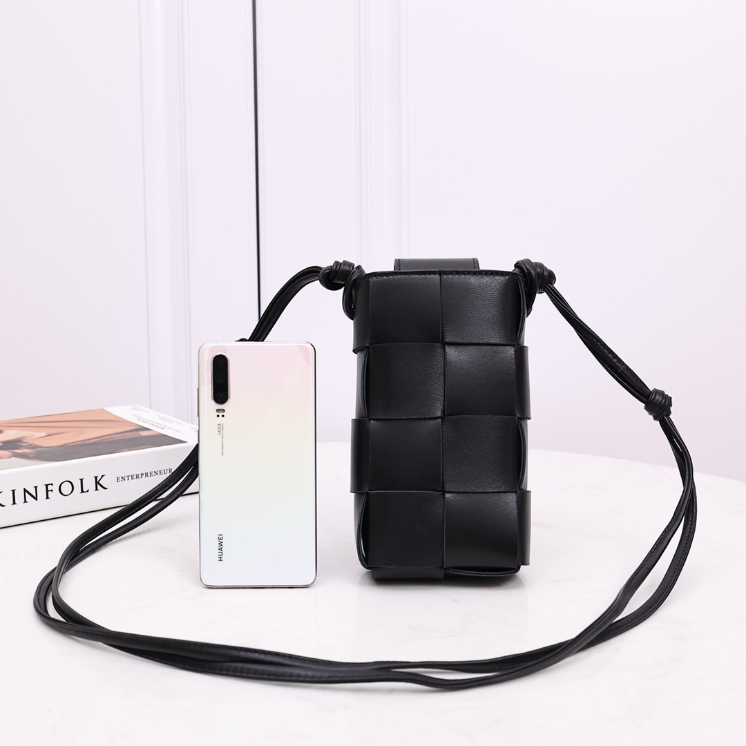 Bottega Veneta Phone Pouch - PerfectKickZ