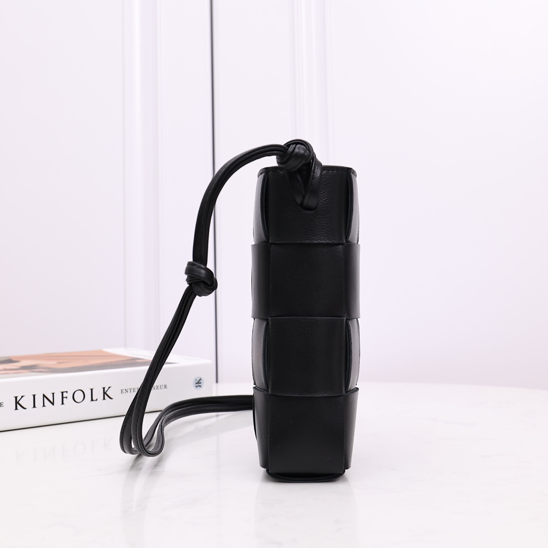Bottega Veneta Phone Pouch - PerfectKickZ