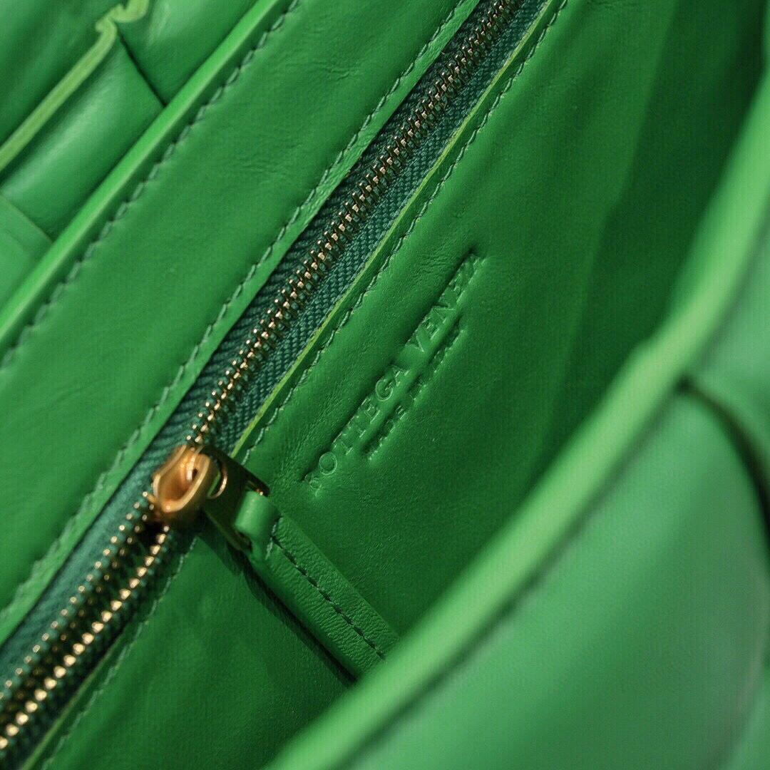 Bottega Veneta Chain Cassette - PerfectKickZ