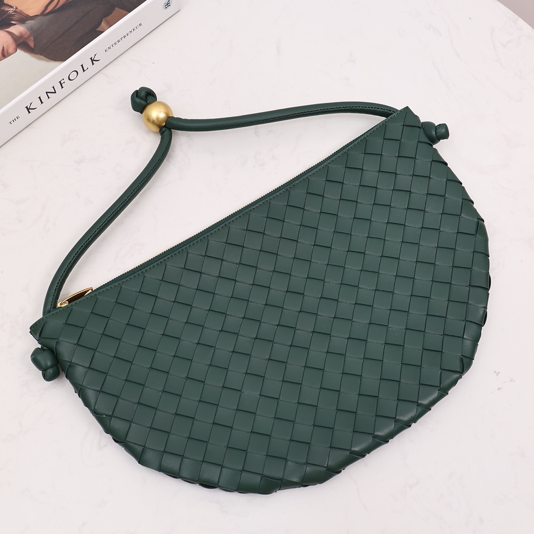 Bottega Veneta Medium Turn Pouch - PerfectKickZ