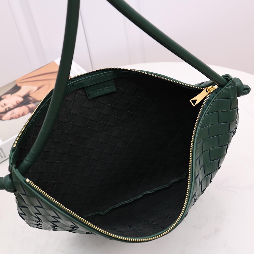 Bottega Veneta Medium Turn Pouch - PerfectKickZ
