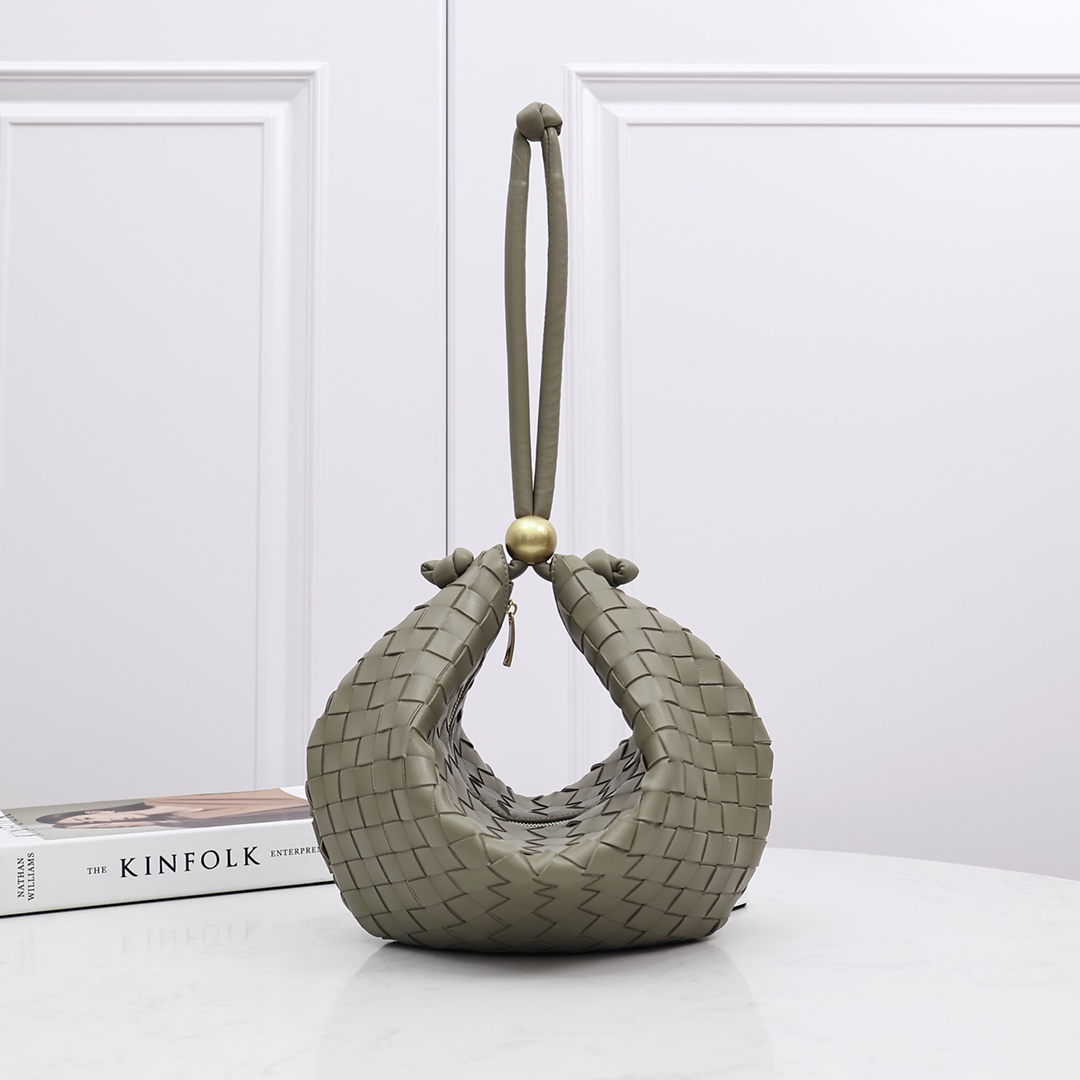 Bottega Veneta Medium Turn Pouch - PerfectKickZ