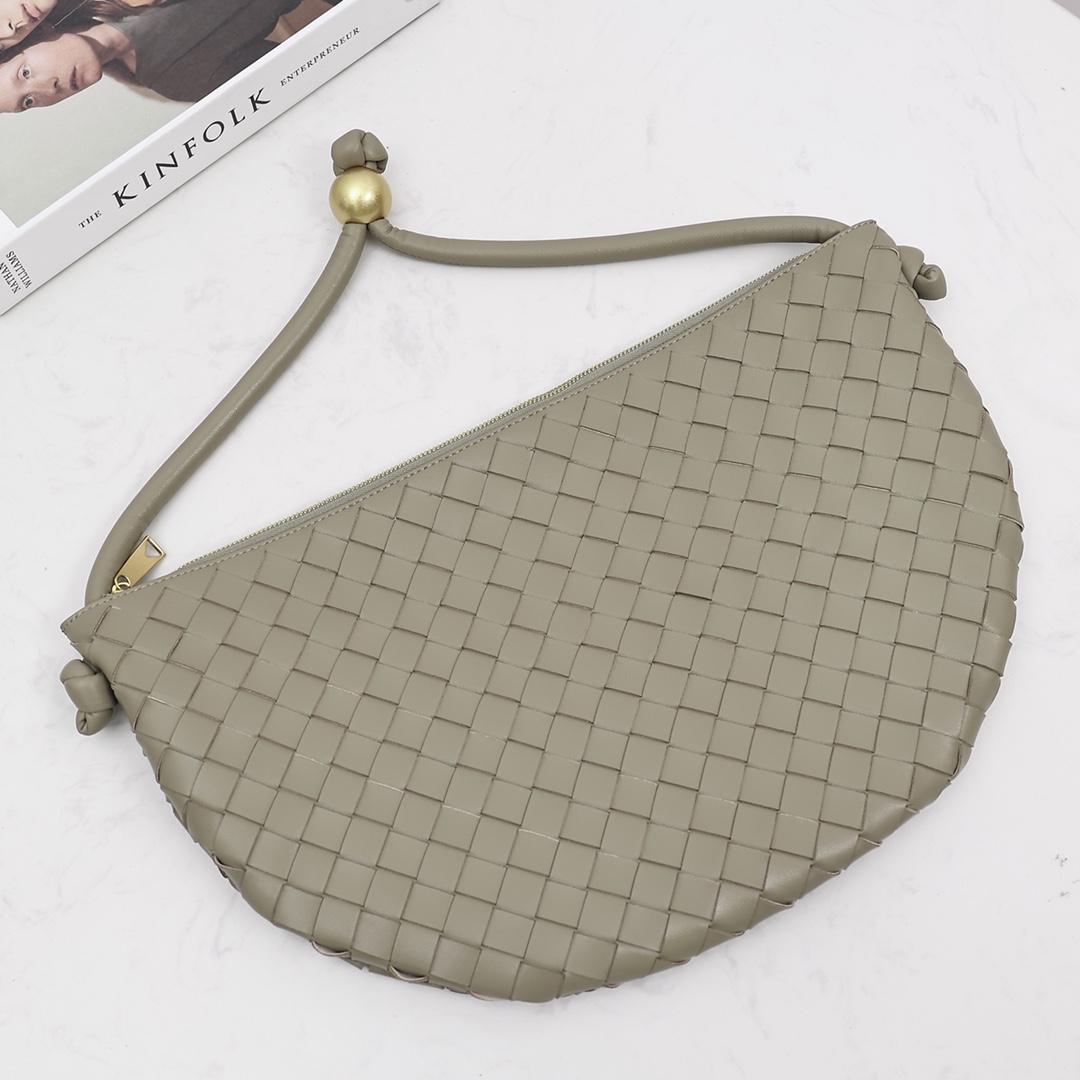 Bottega Veneta Medium Turn Pouch - PerfectKickZ