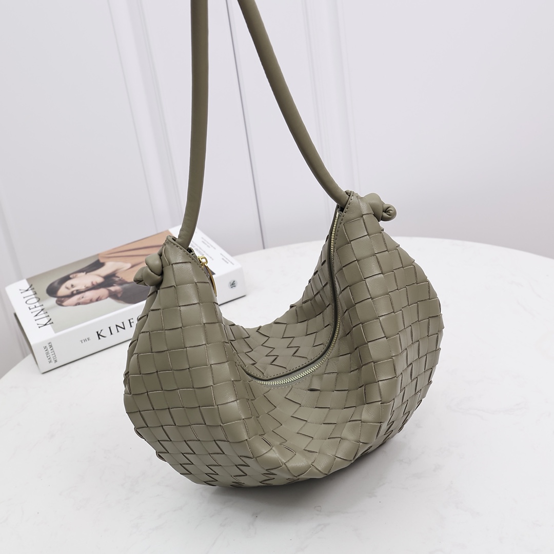 Bottega Veneta Medium Turn Pouch - PerfectKickZ