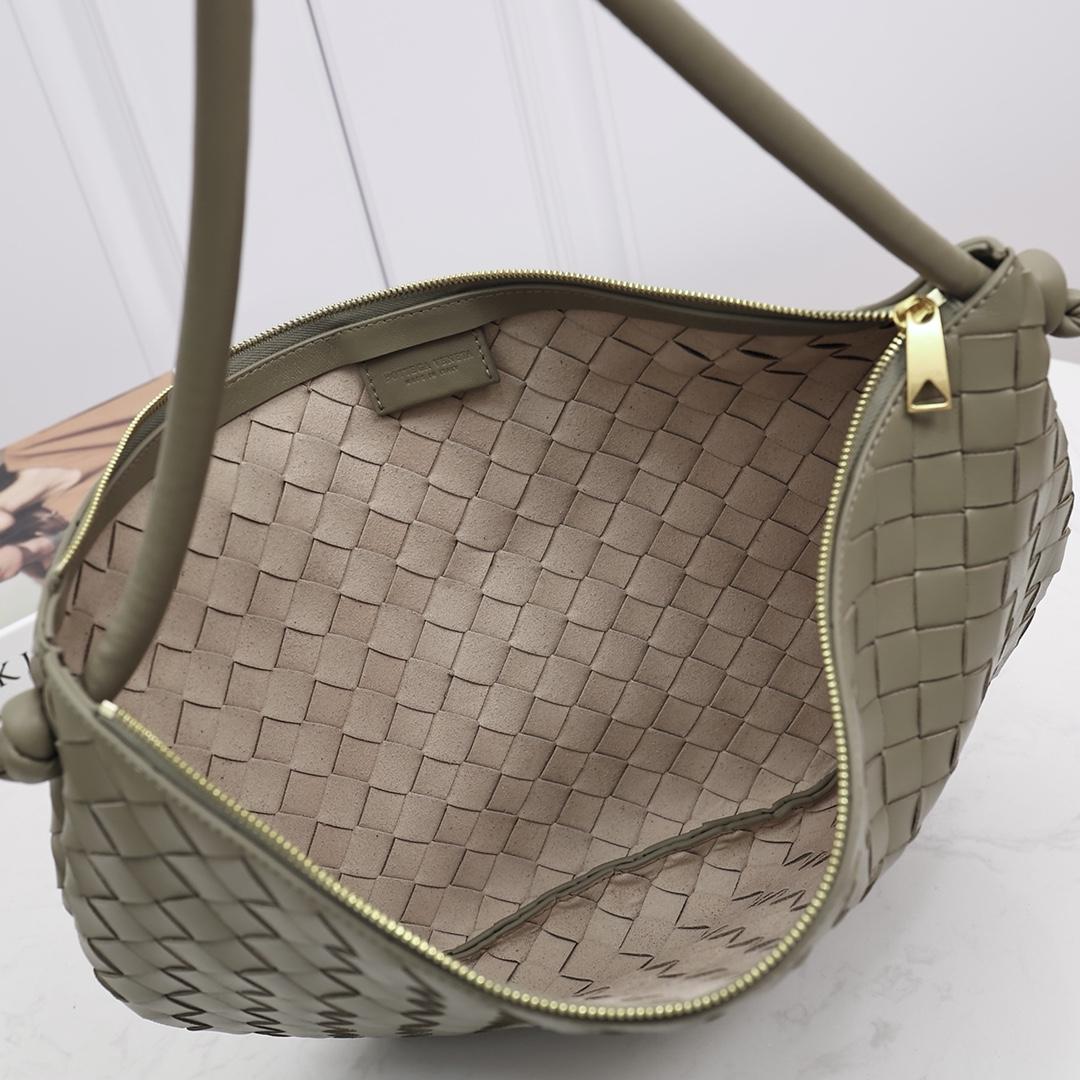Bottega Veneta Medium Turn Pouch - PerfectKickZ