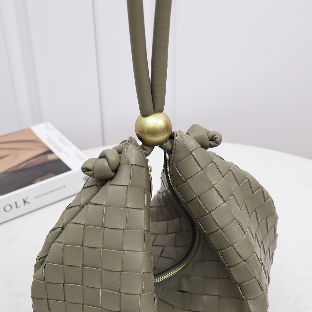 Bottega Veneta Medium Turn Pouch - PerfectKickZ