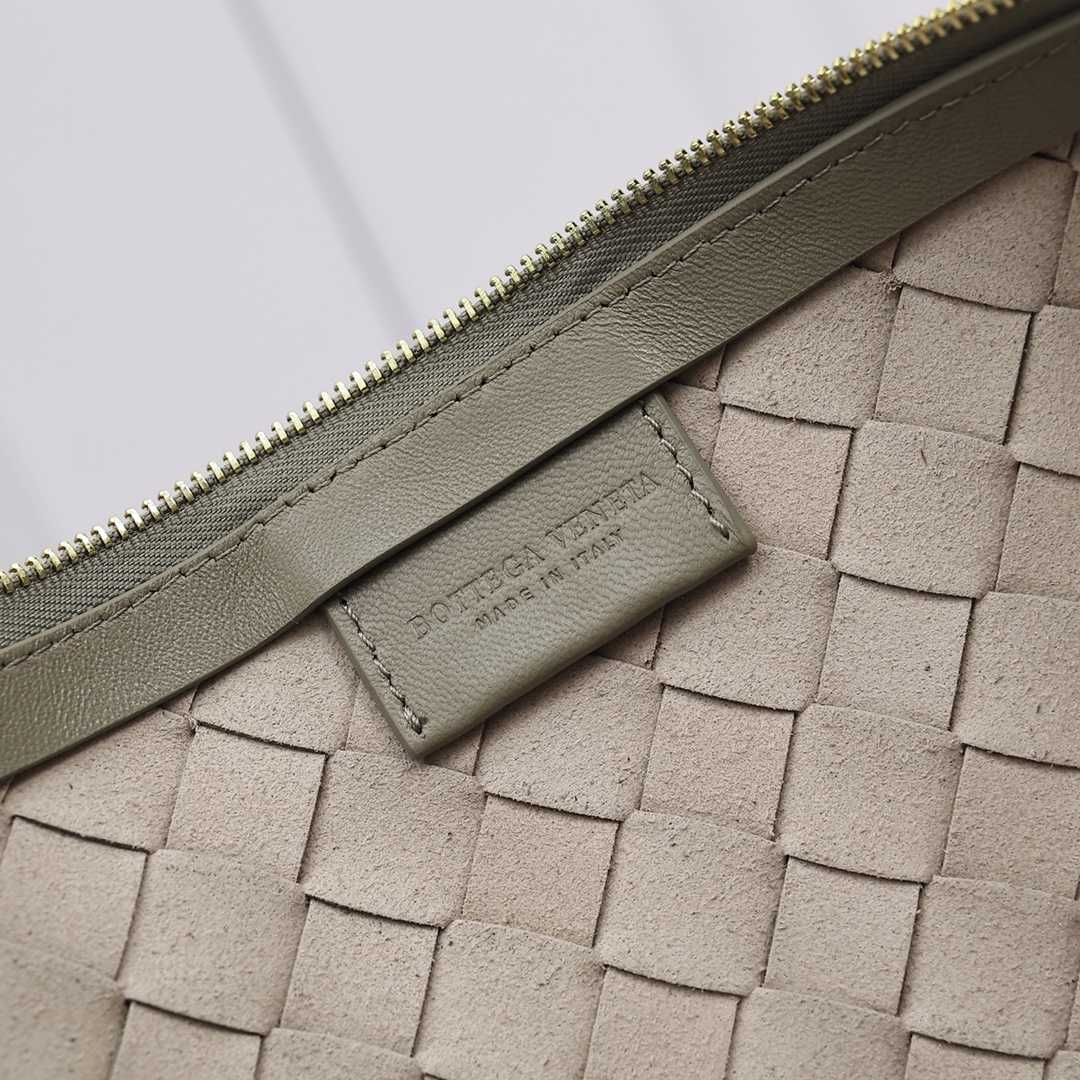 Bottega Veneta Medium Turn Pouch - PerfectKickZ