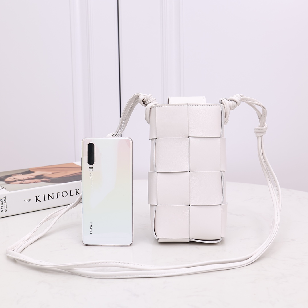 Bottega Veneta Phone Pouch - PerfectKickZ