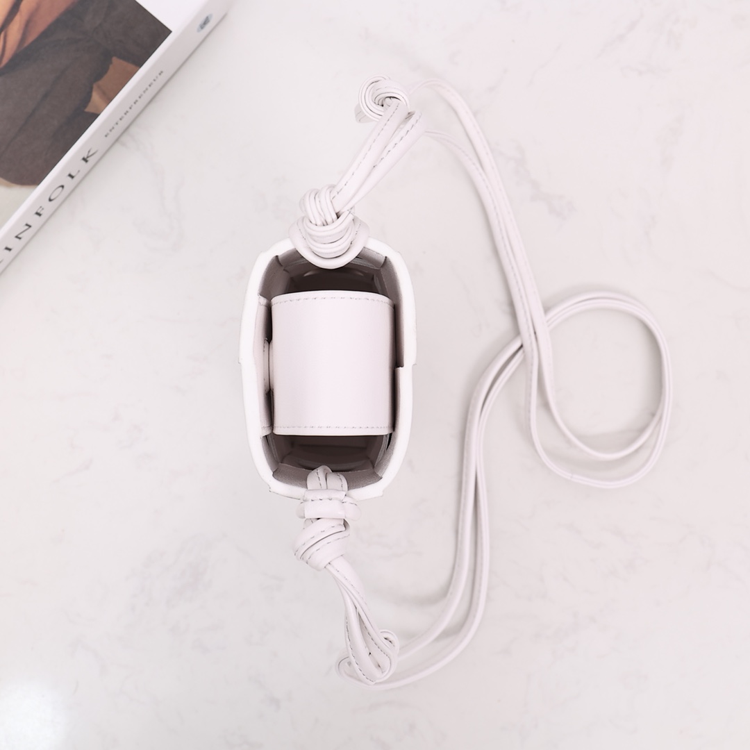 Bottega Veneta Phone Pouch - PerfectKickZ