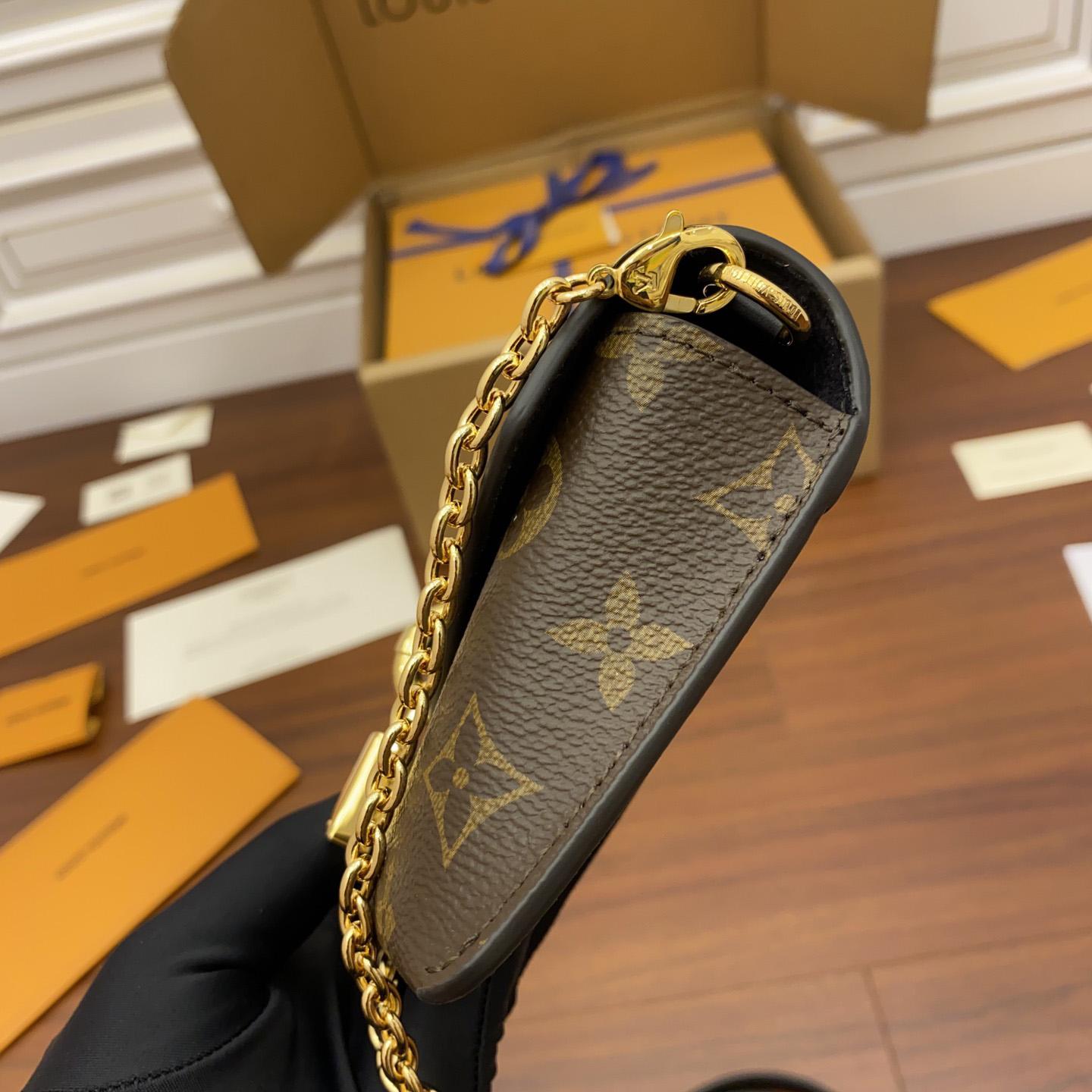 Louis Vuitton Padlock On Strap   M80559 - 