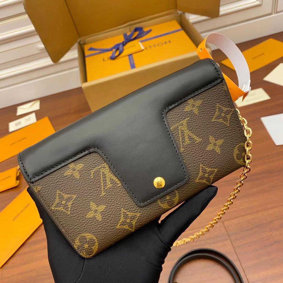 Louis Vuitton Padlock On Strap   M80559 - 