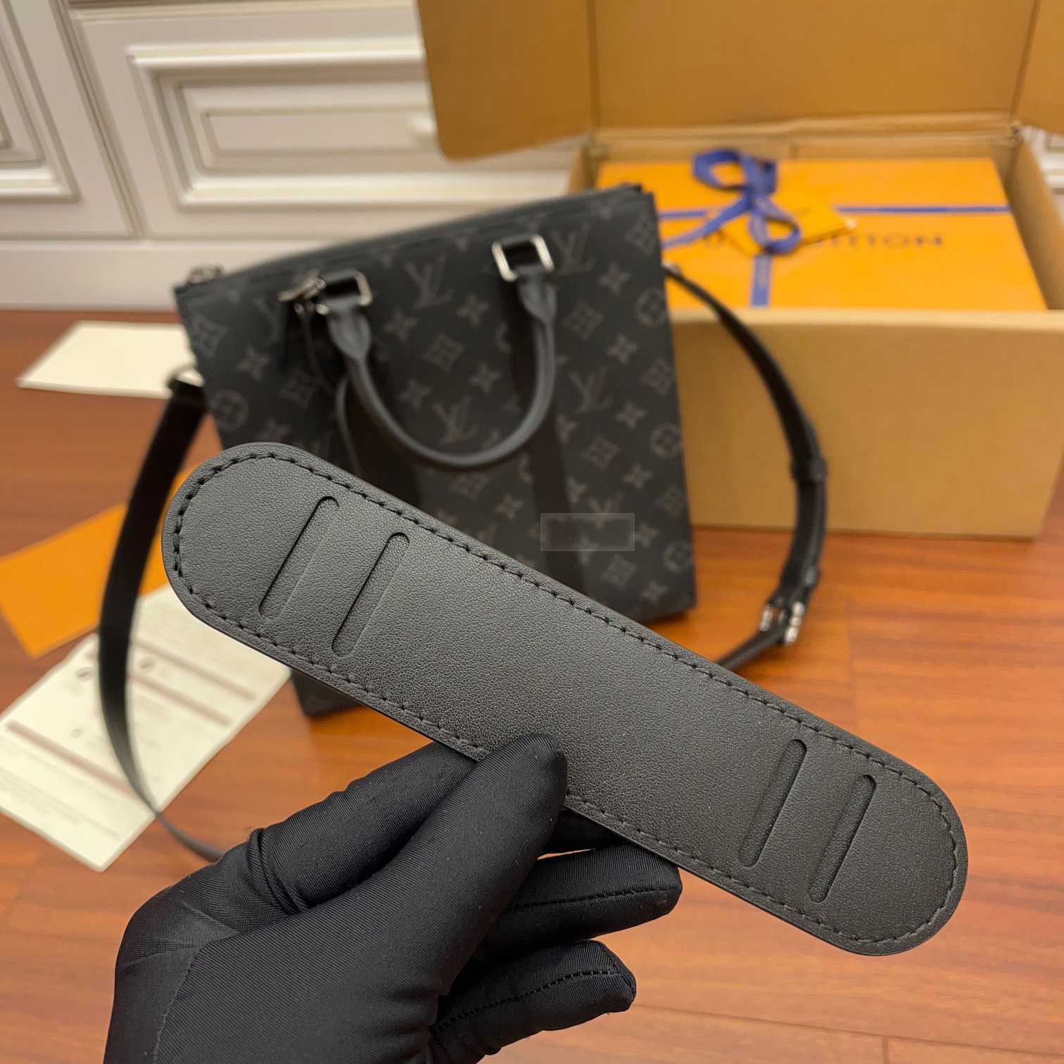 Louis Vuitton Sac Plat Cross Bag (26x28.5x6CM)   M46098 - PerfectKickZ