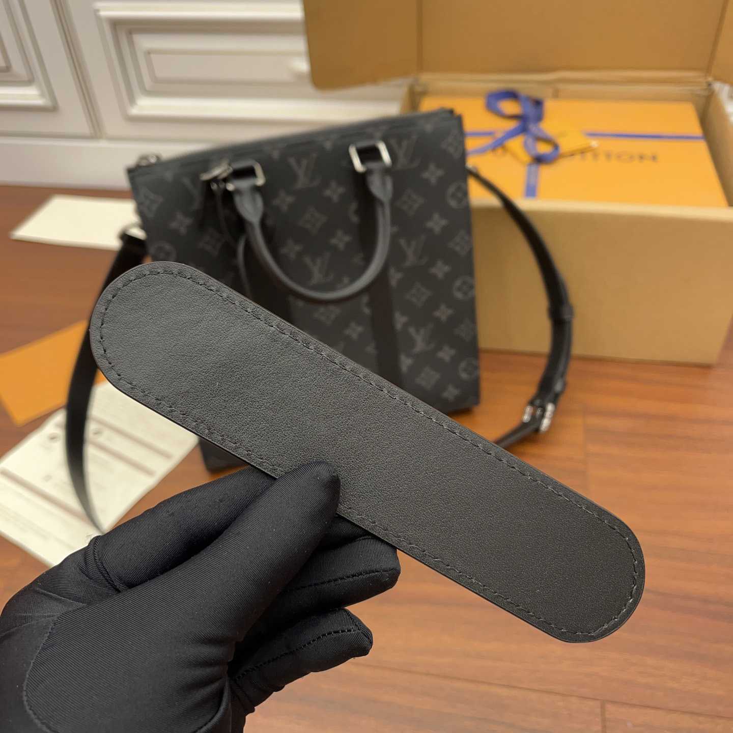 Louis Vuitton Sac Plat Cross Bag (26x28.5x6CM)   M46098 - PerfectKickZ